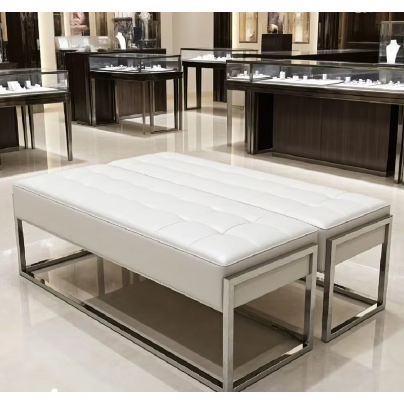 Handcrafted Button-Tufted Wait - Luxury Watch Boutique recension och pris