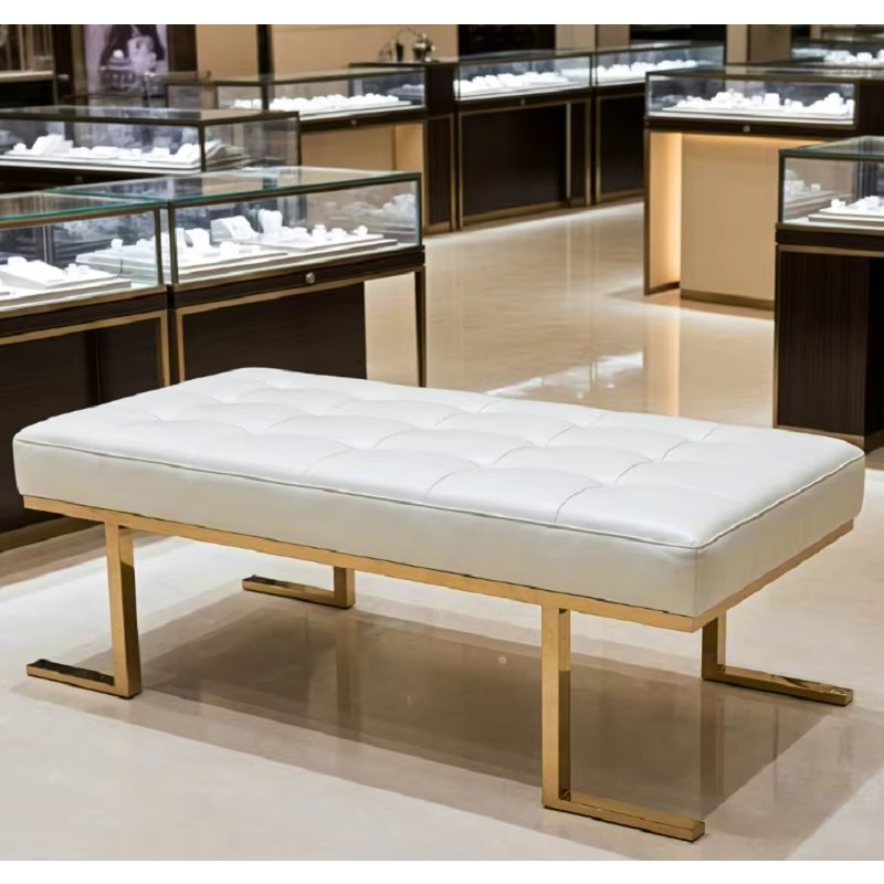 Handcrafted Button-Tufted Wait - Luxury Watch Boutique recension och pris