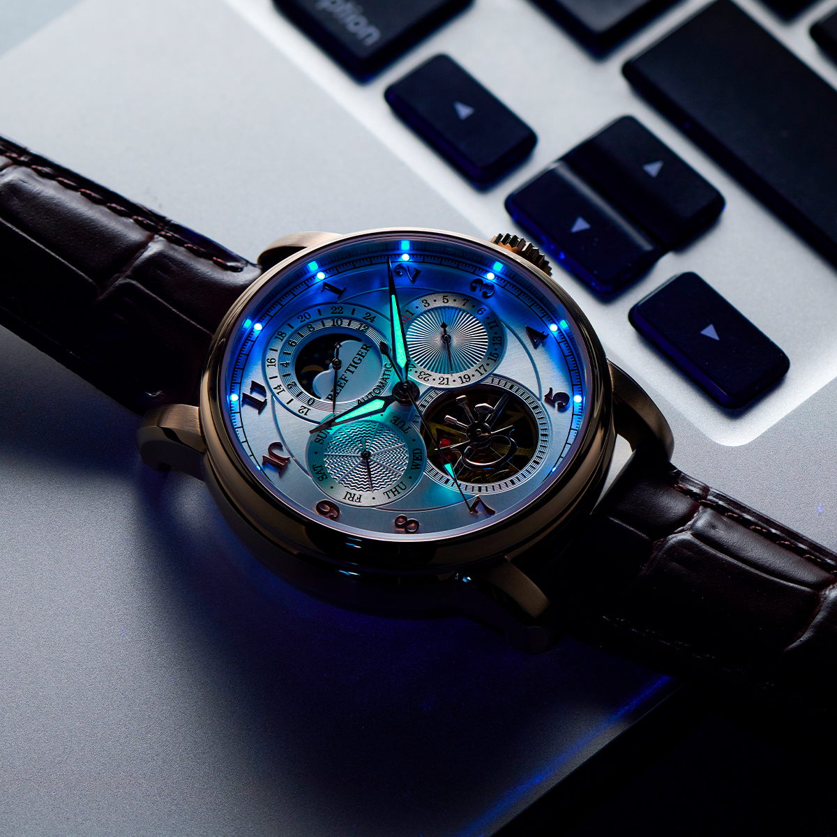 Reef Tiger Artist Master III F - Moonphase Complication Watch recension och pris